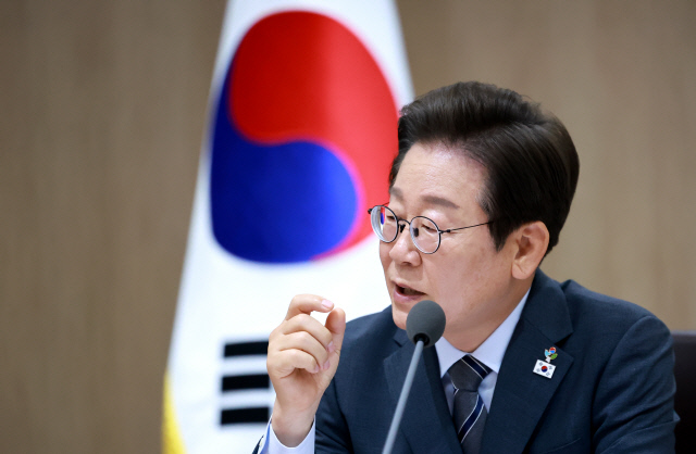 이재명 대통령이 24일 서울 용산 대통령실 청사에서 열린 국무회의를 주재하며 발언하고 있다. 연합뉴스.